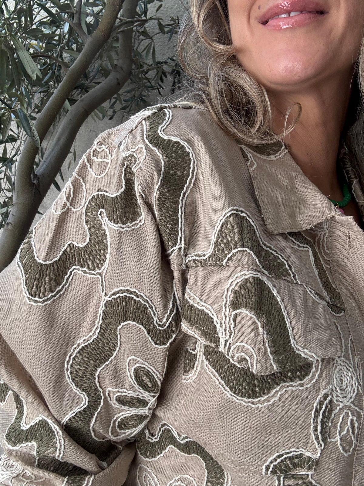 Camisa/chaquetita mallorca bordada beige