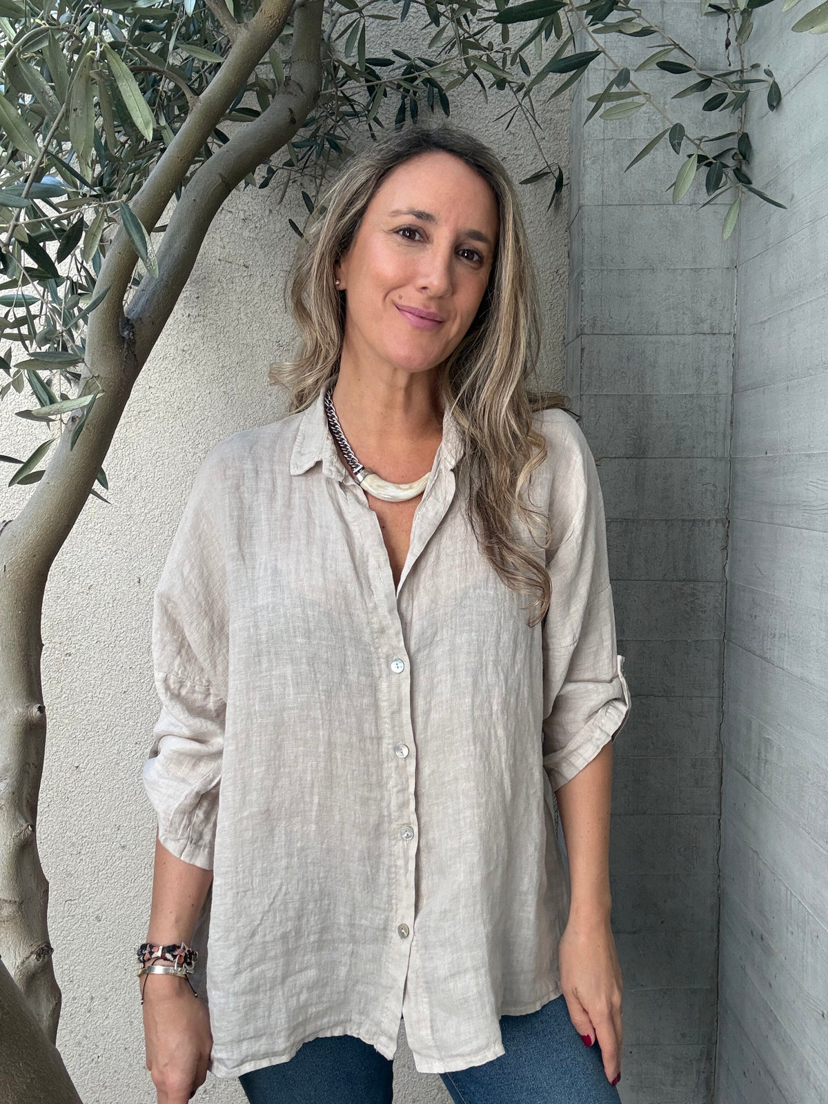 Blusa clásica 100% lino beige