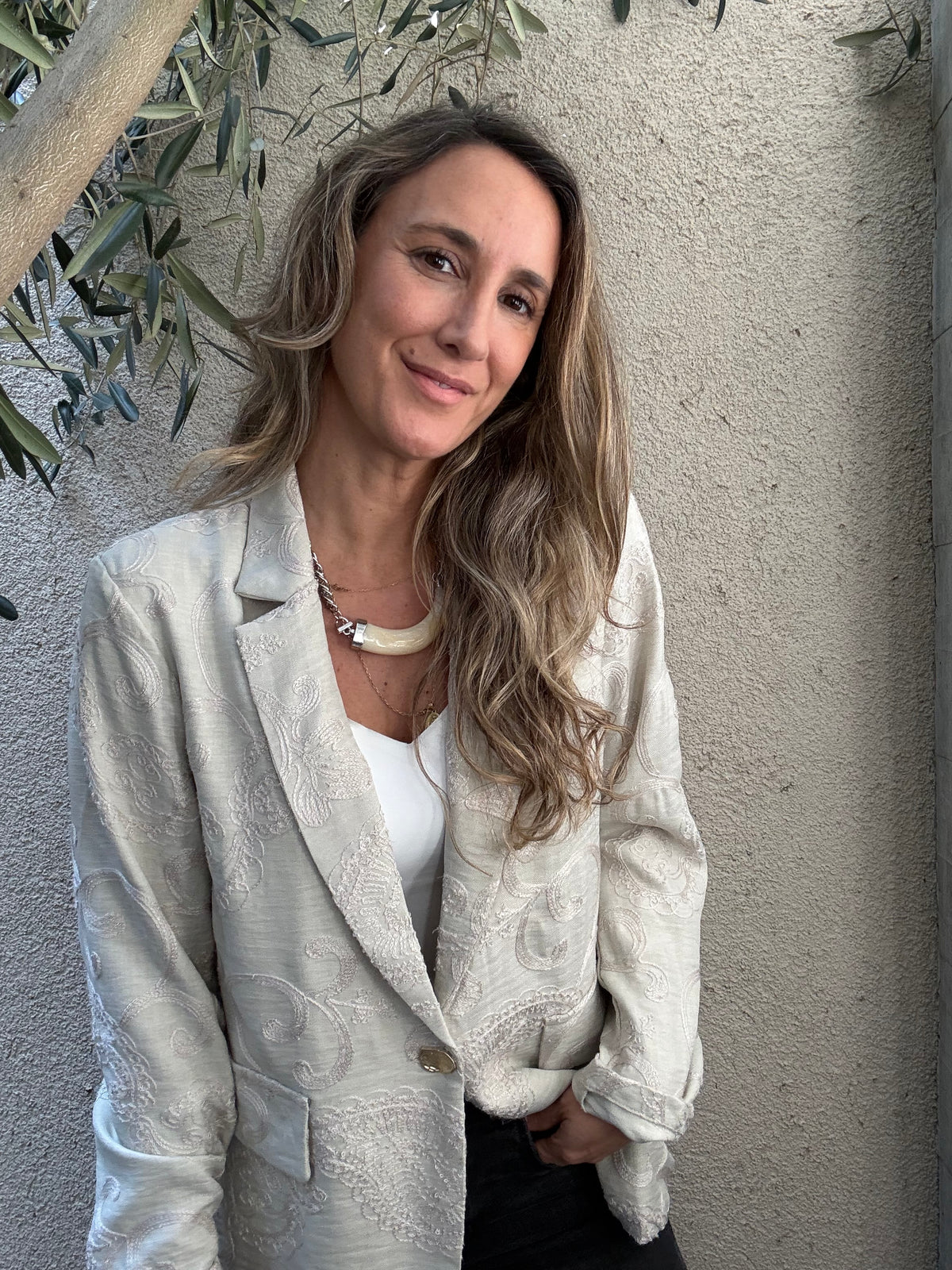 Blazer bordado beige