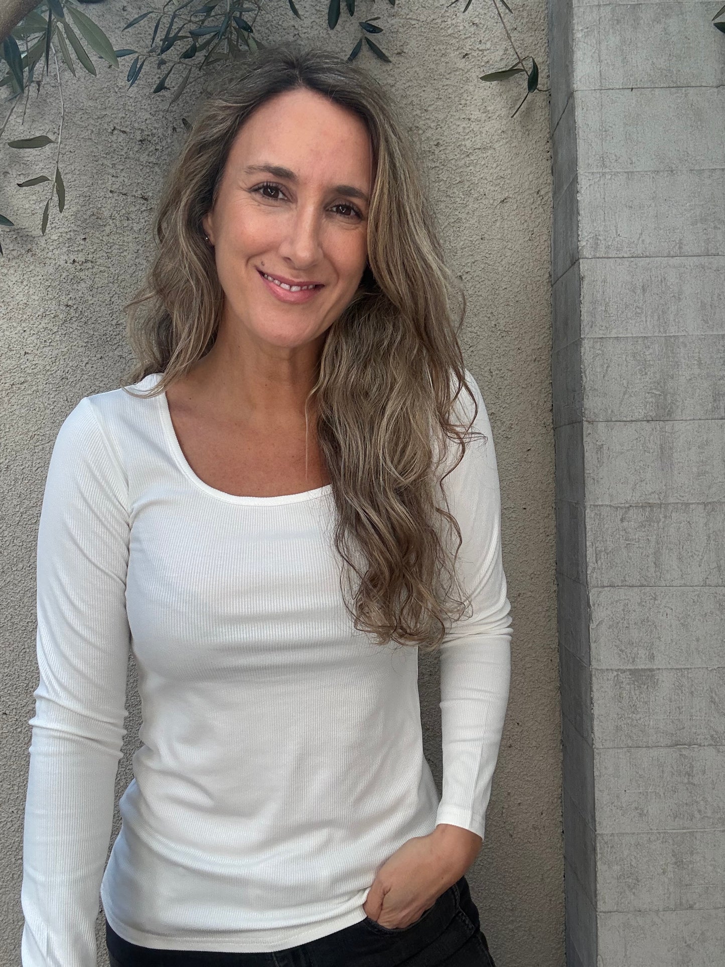 Polera básica acanalada blanca