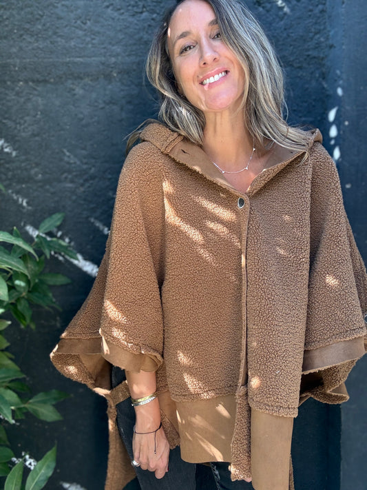 Poncho corderito camel