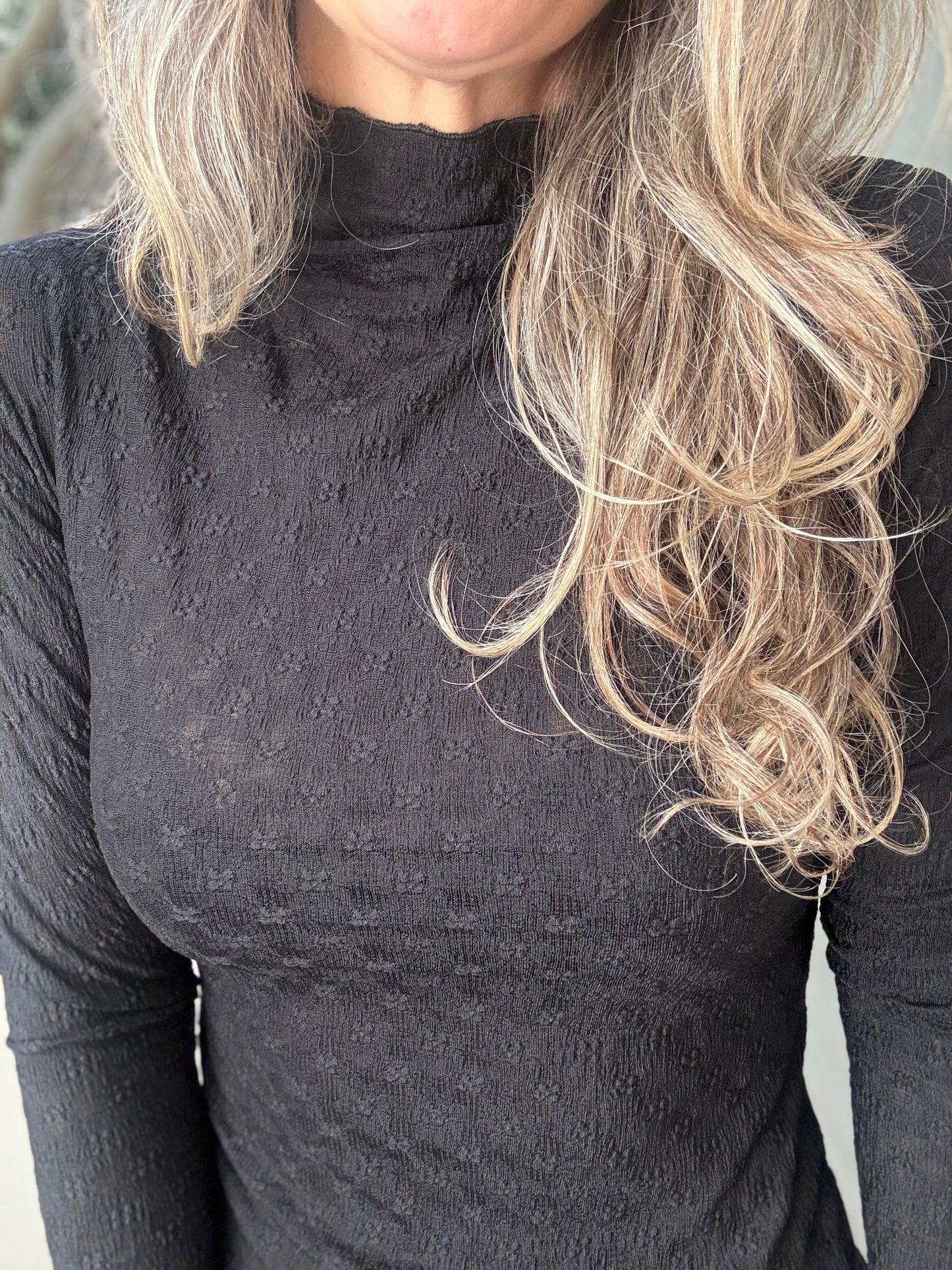 Polera encaje negro