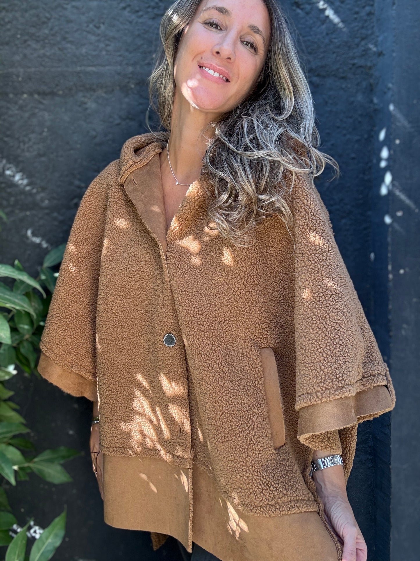 Poncho corderito camel