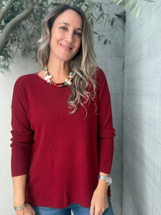 Sweater básico botones burdeo