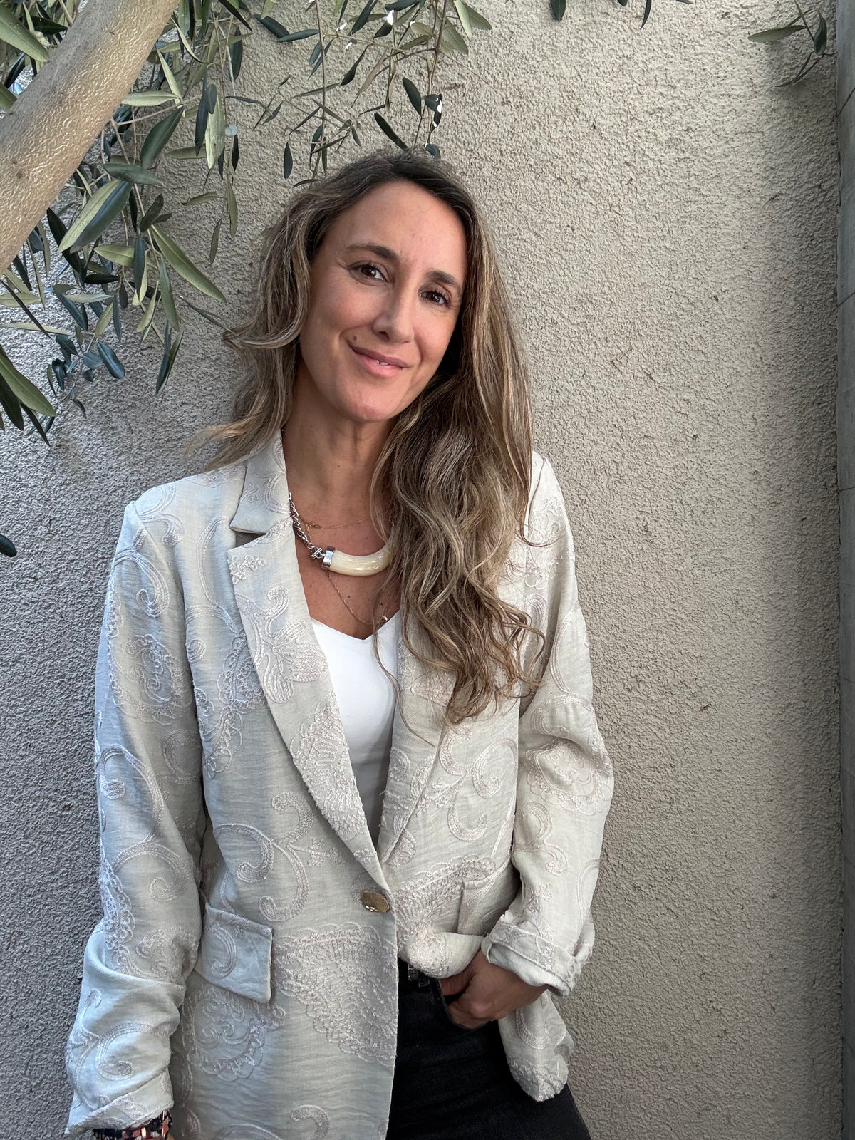 Blazer bordado beige