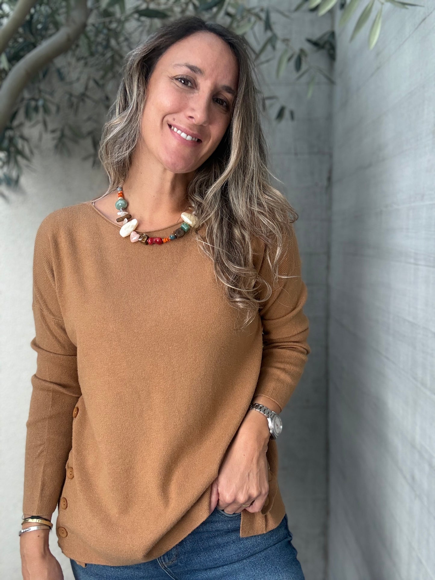 Sweater básico botones camel