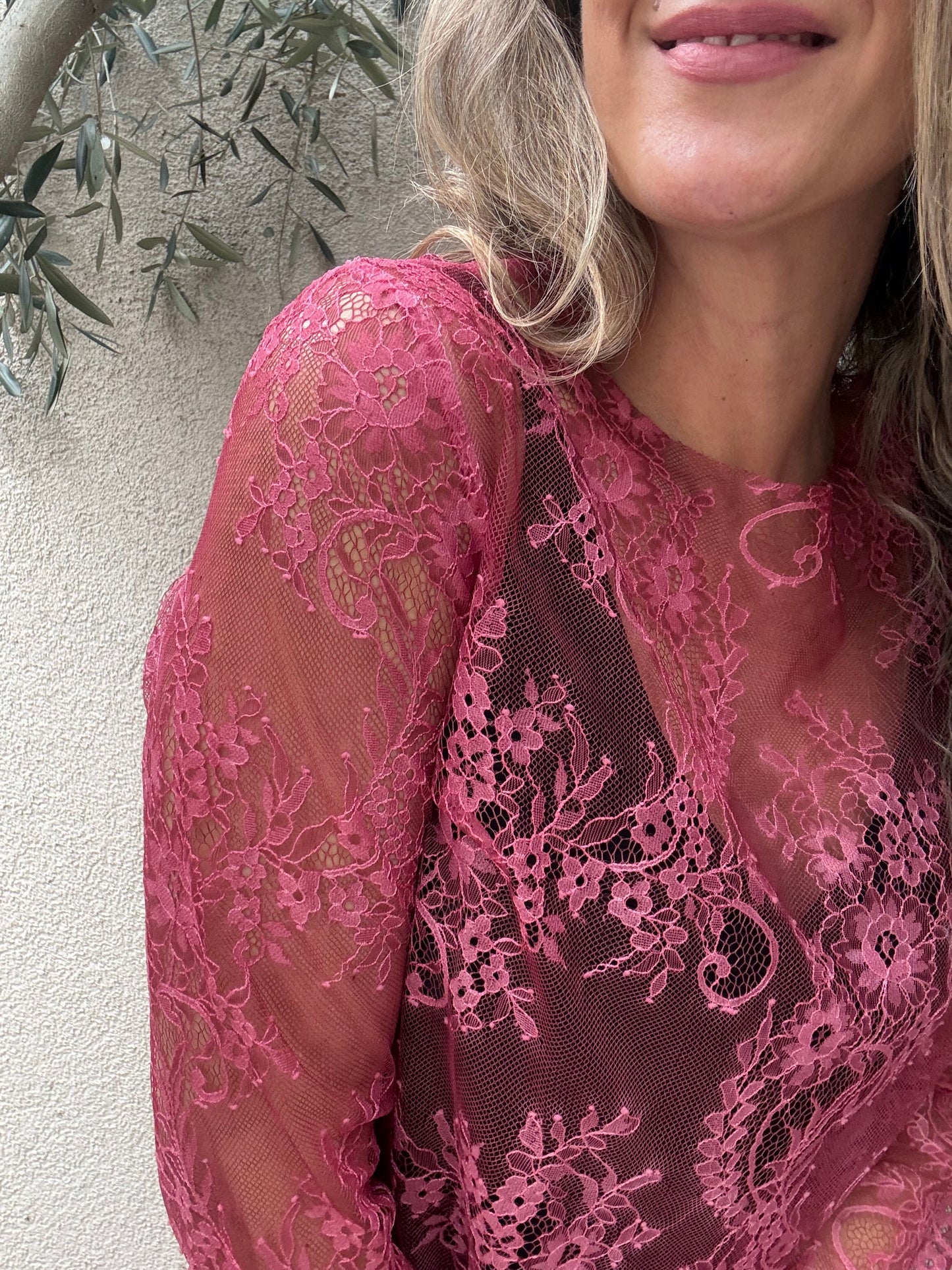 Polera simple encaje fucsia
