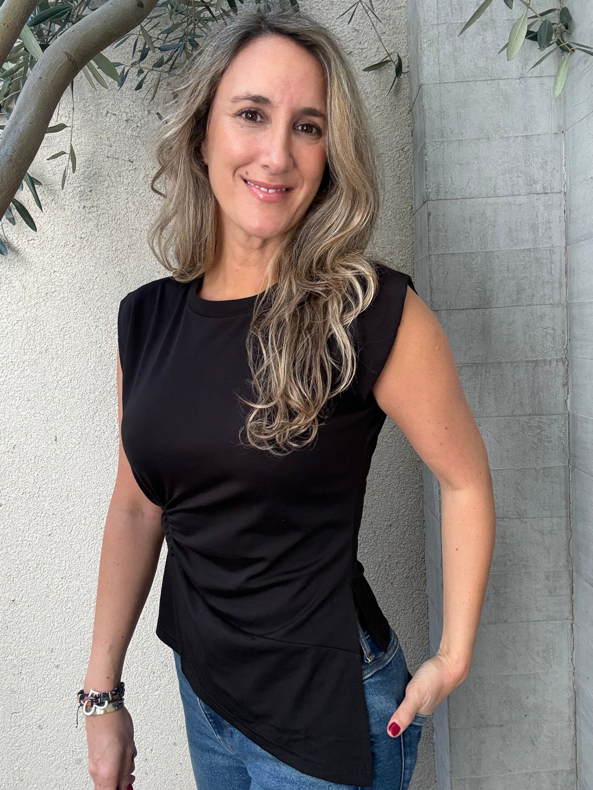 Polera desigual negra