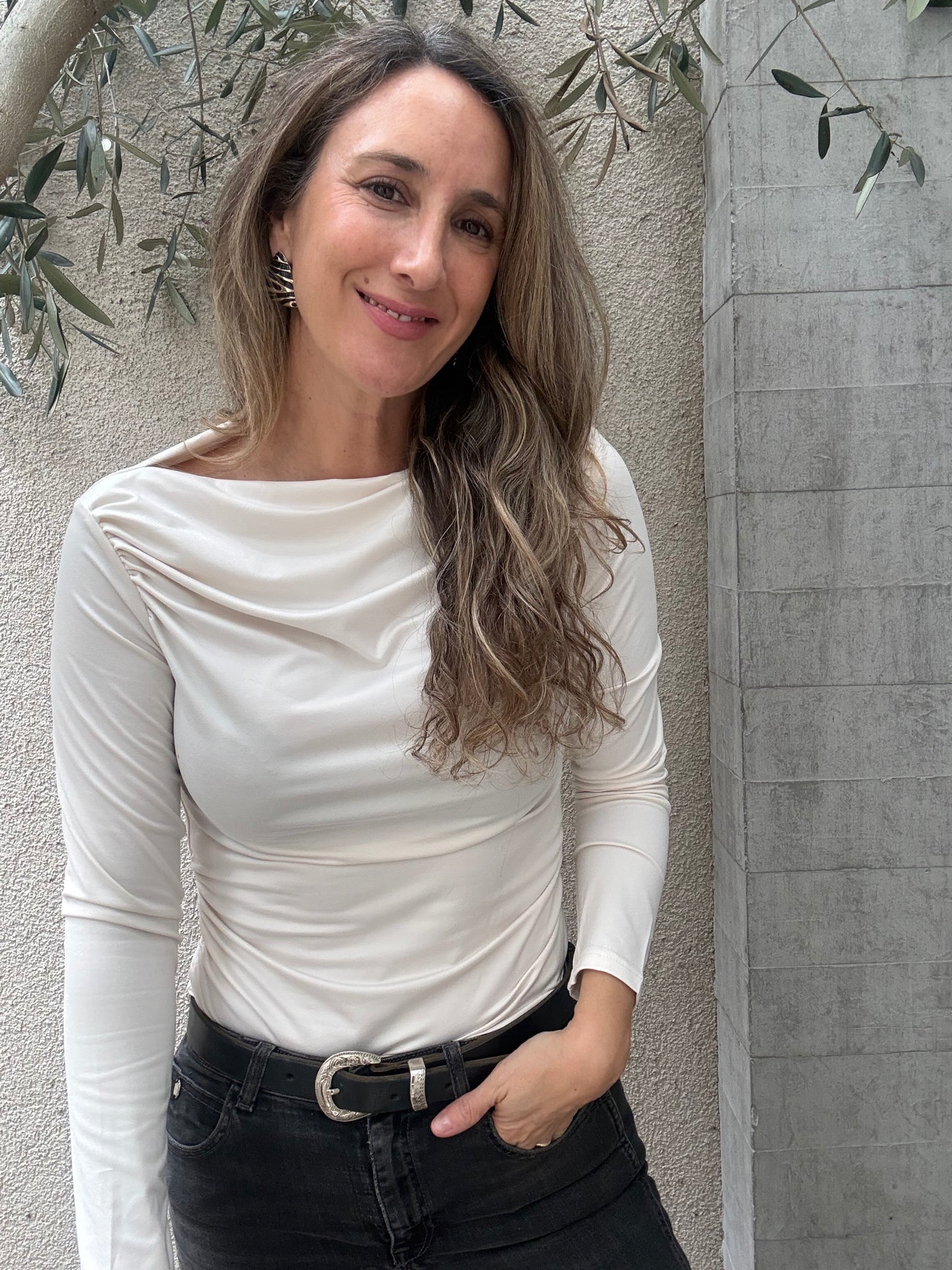 Polera drapeada blanca