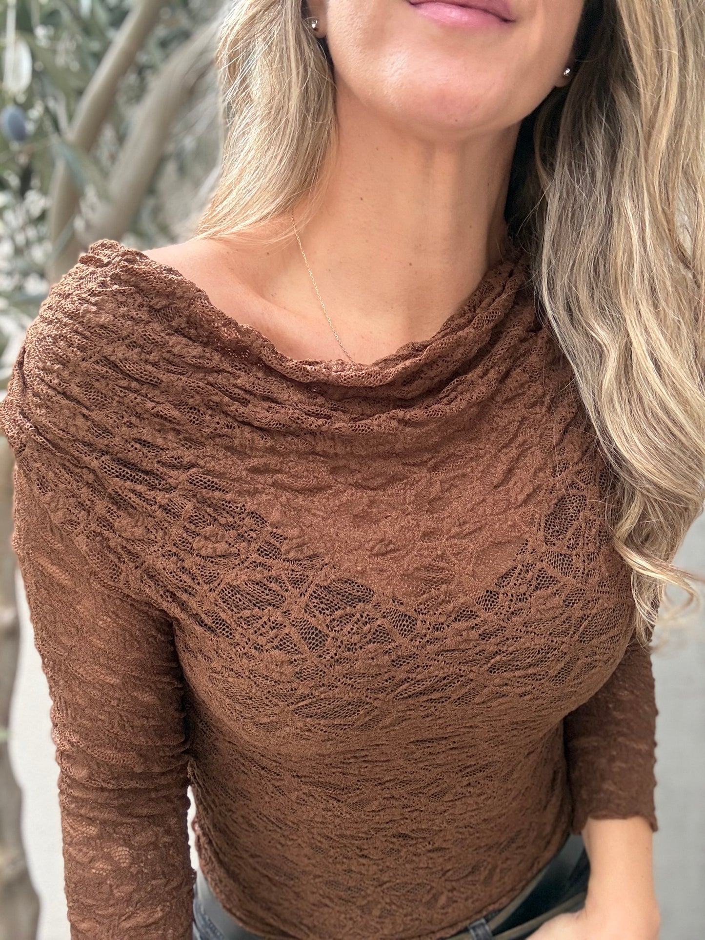 Polera encaje hombre café