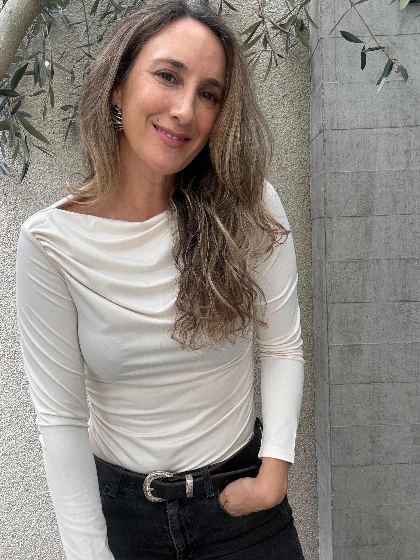 Polera drapeada blanca