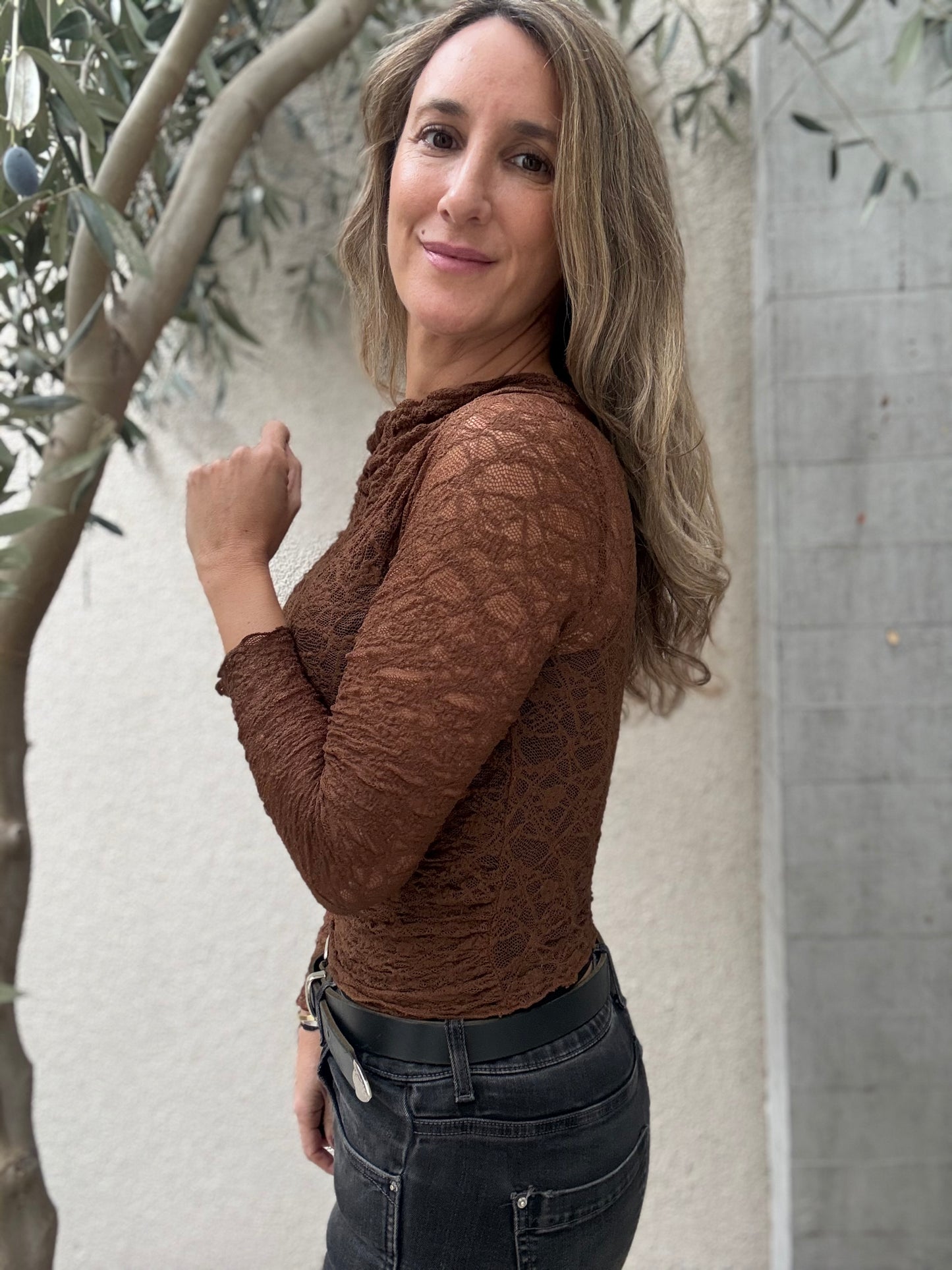 Polera encaje hombre café