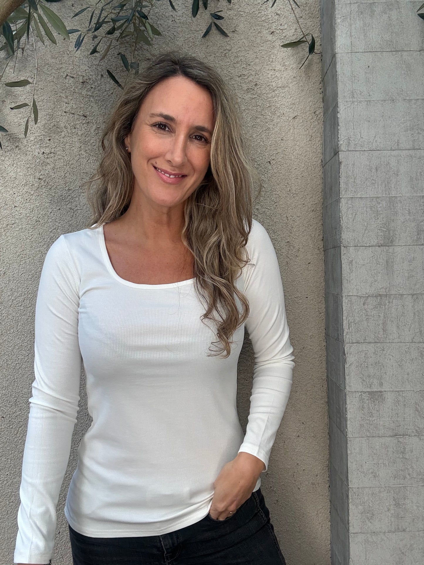 Polera básica acanalada blanca