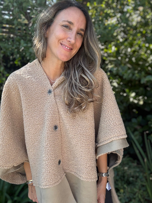 Poncho corderito beige