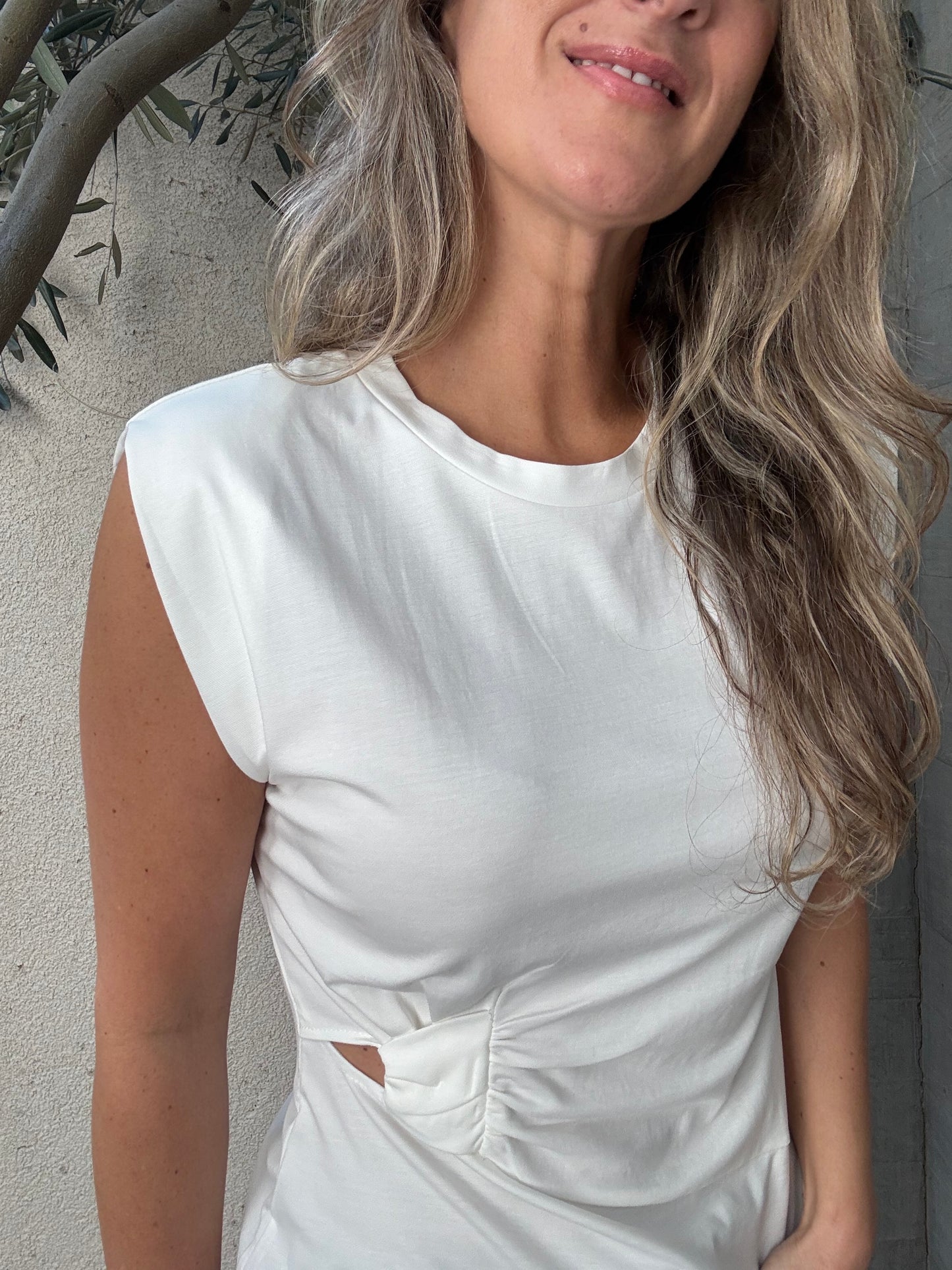 Polera desigual blanca