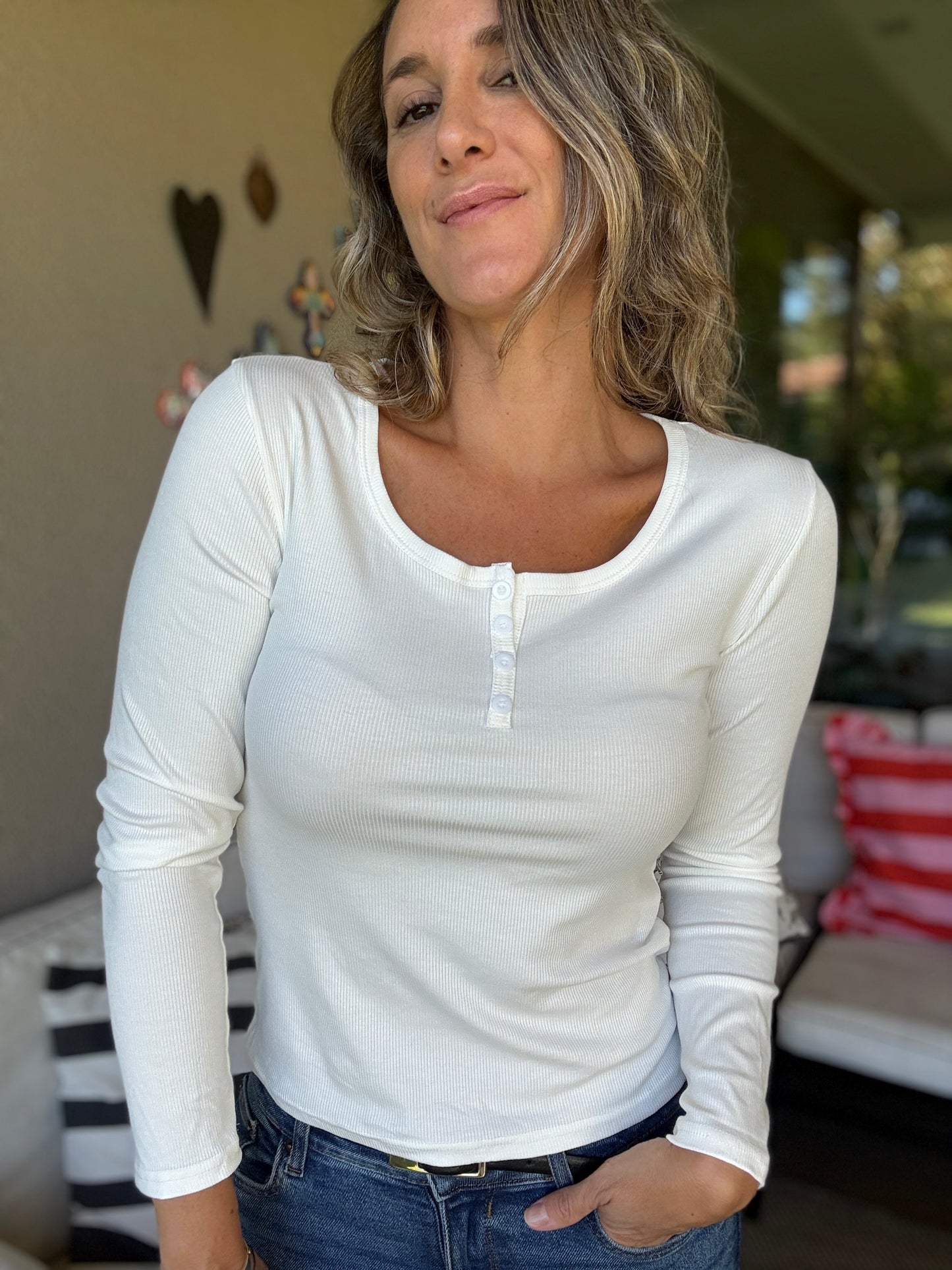 Polera básica botones blanca