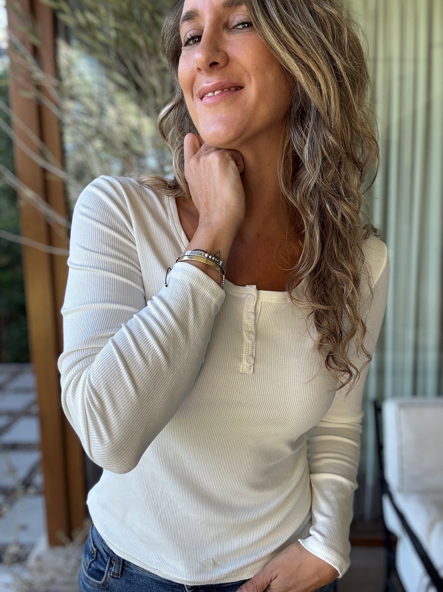 Polera básica botones blanca