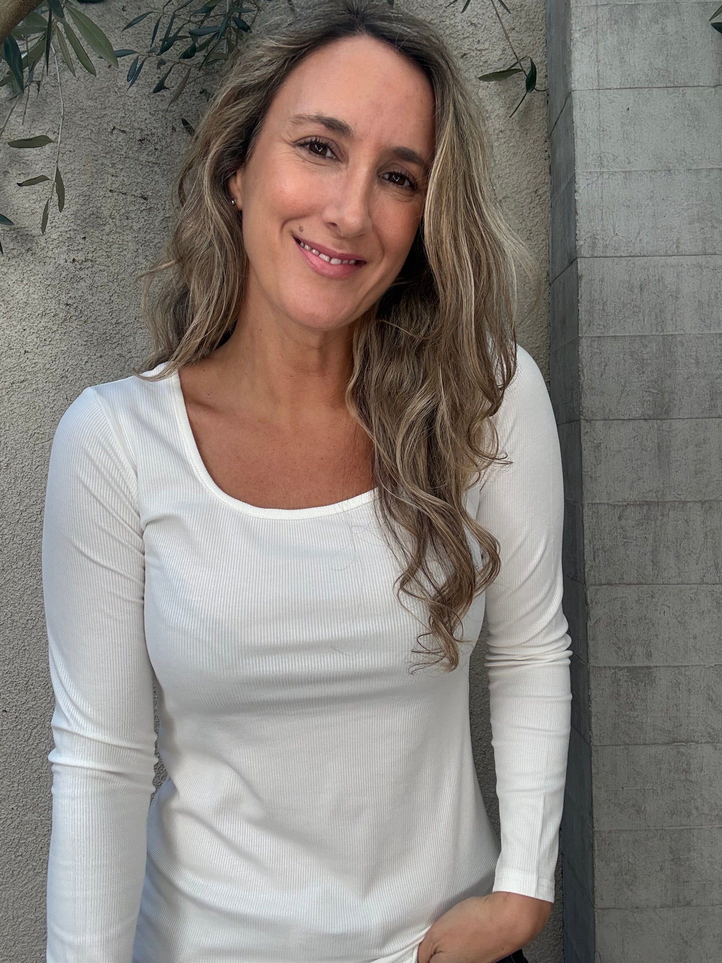 Polera básica acanalada blanca