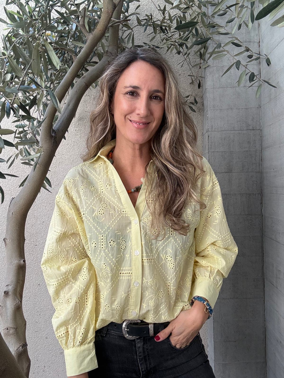 Blusa simple broderie amarilla