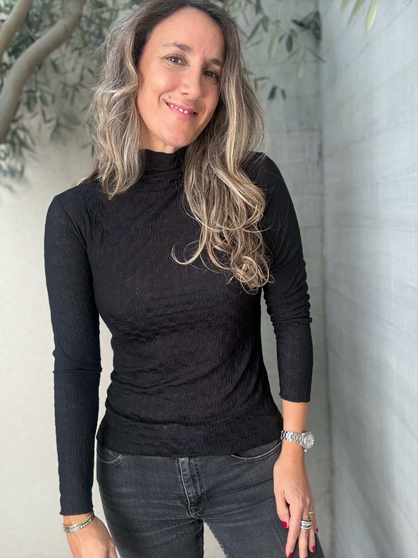 Polera encaje negro