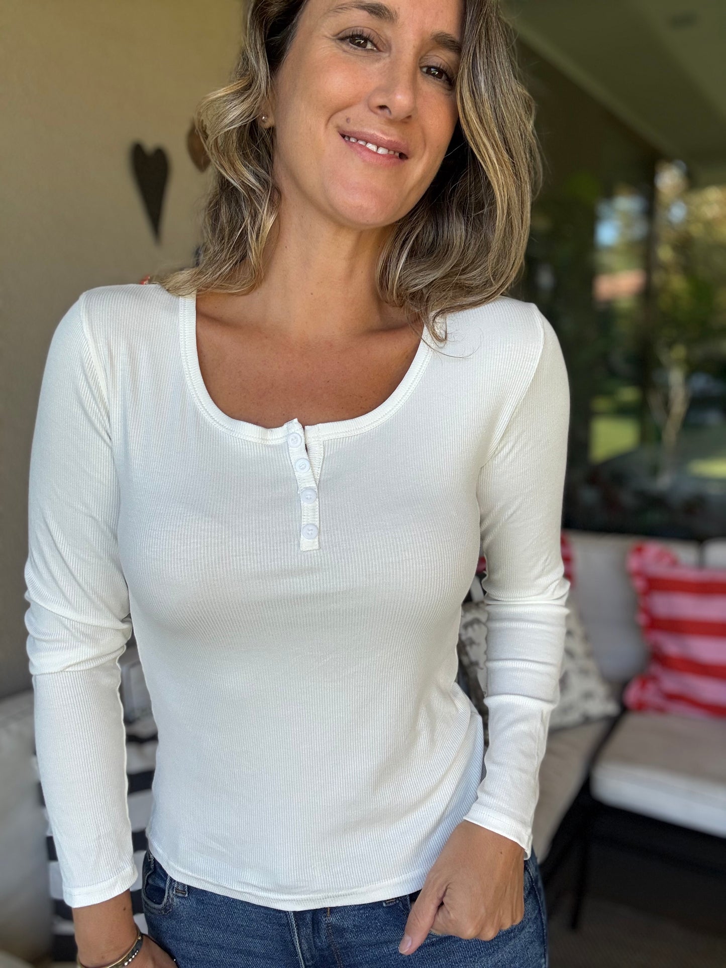Polera básica botones blanca