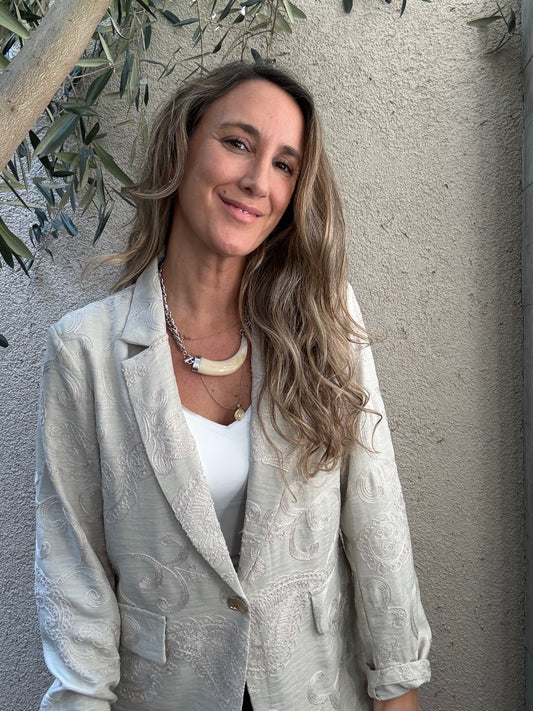 Blazer bordado beige