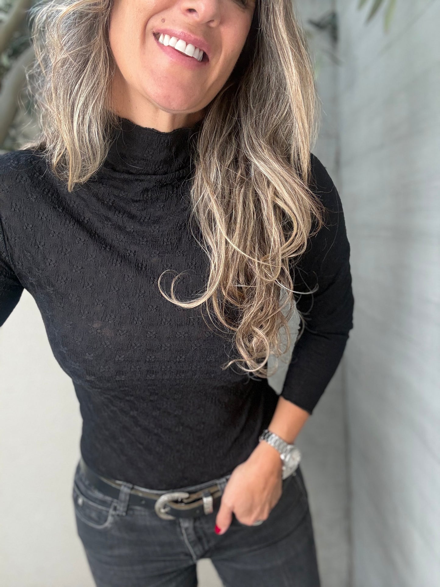 Polera encaje negro